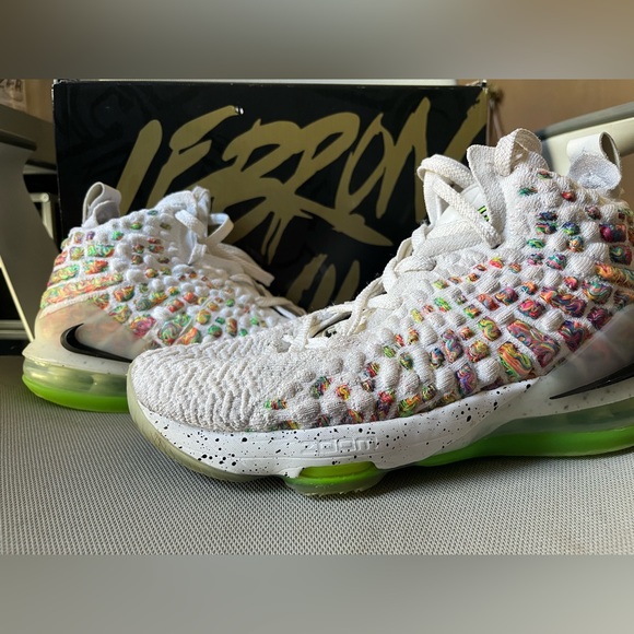 Lebron (XVII) 17 GS - Picture 4 of 7